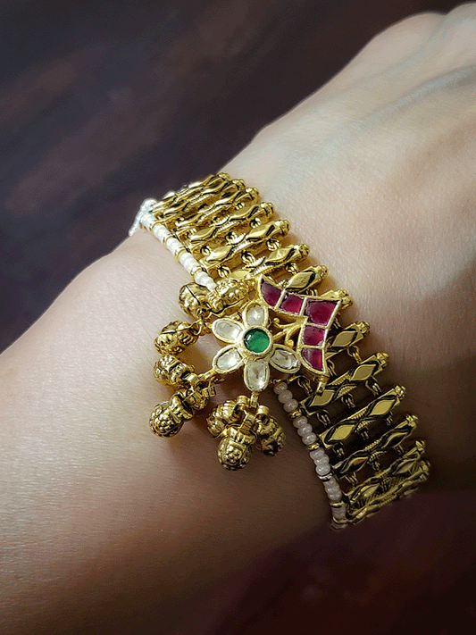 1.5cm broad chain flower tukdi pacha kundan bracelet(Bhabhi rakhi)