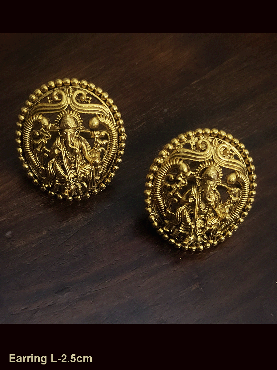 Oval 2.5cm Ganpatiji studs with peacock design