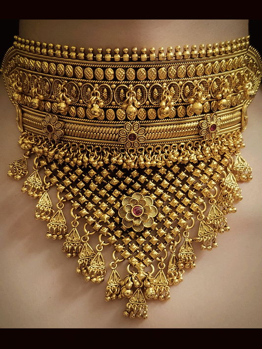 Oval top design with ghunghru hanging rajputi choker and triangular tukdi hangings on mesh design at bottom