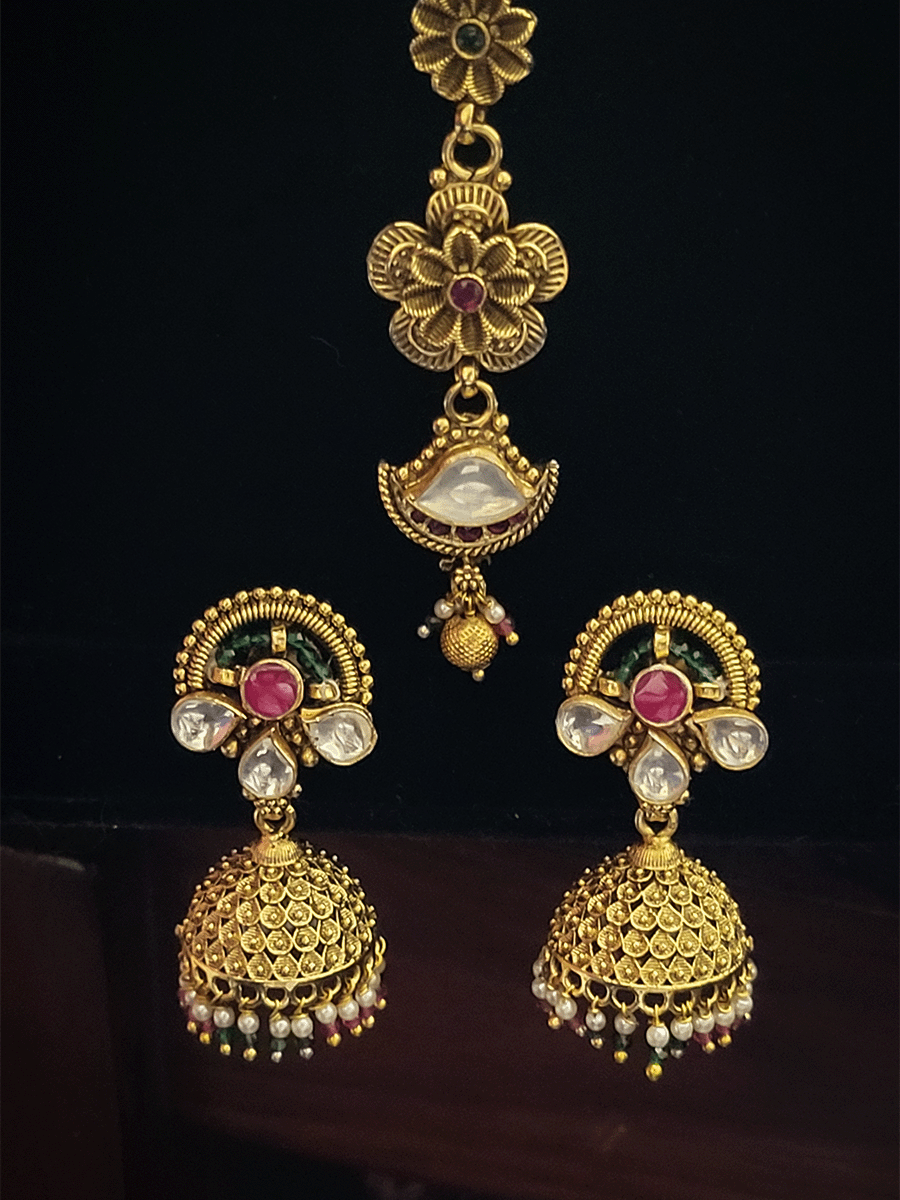 Rajputi choker with kundan flower center and kundan hanging tukdies