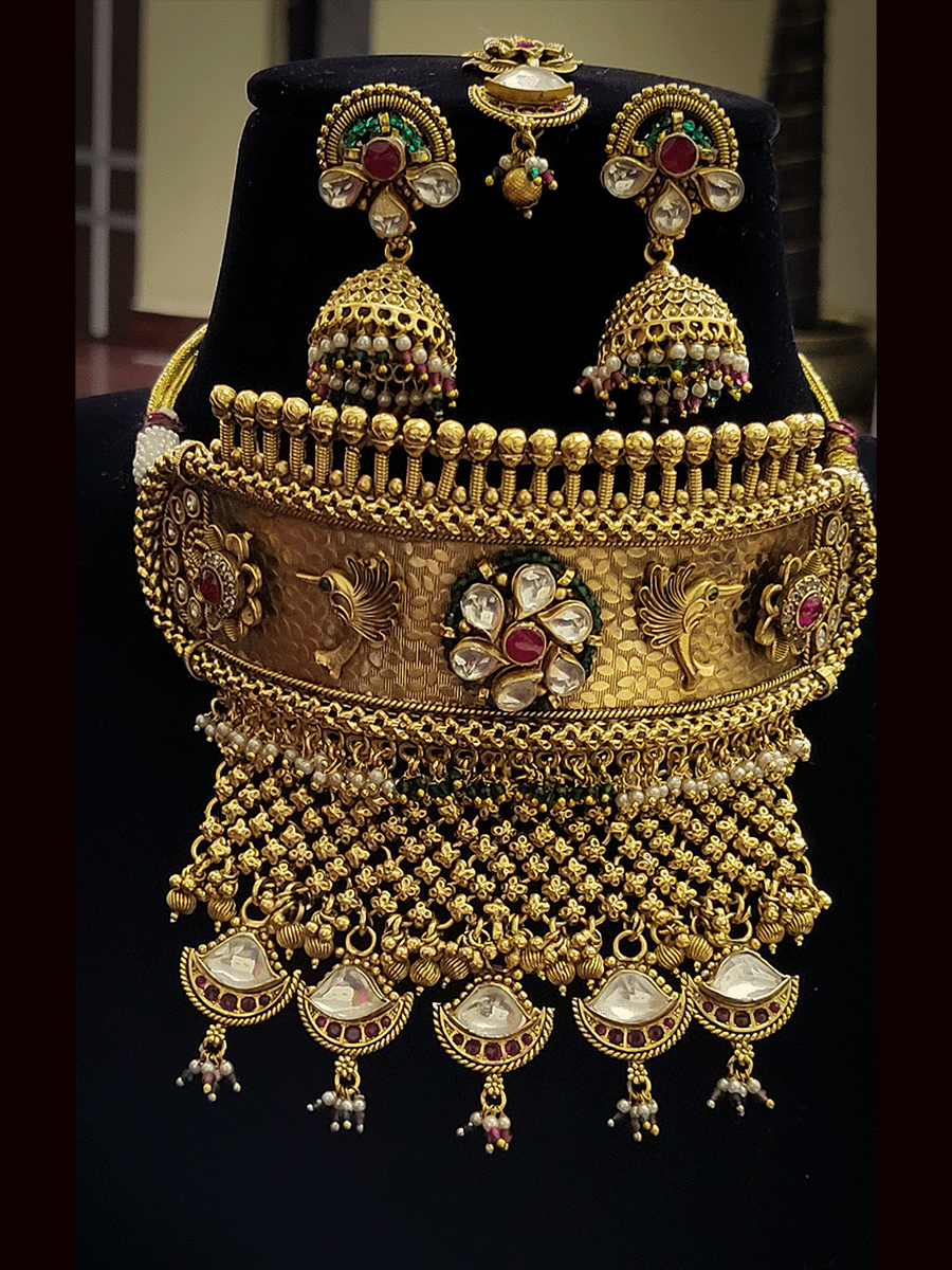 Rajputi choker with kundan flower center and kundan hanging tukdies