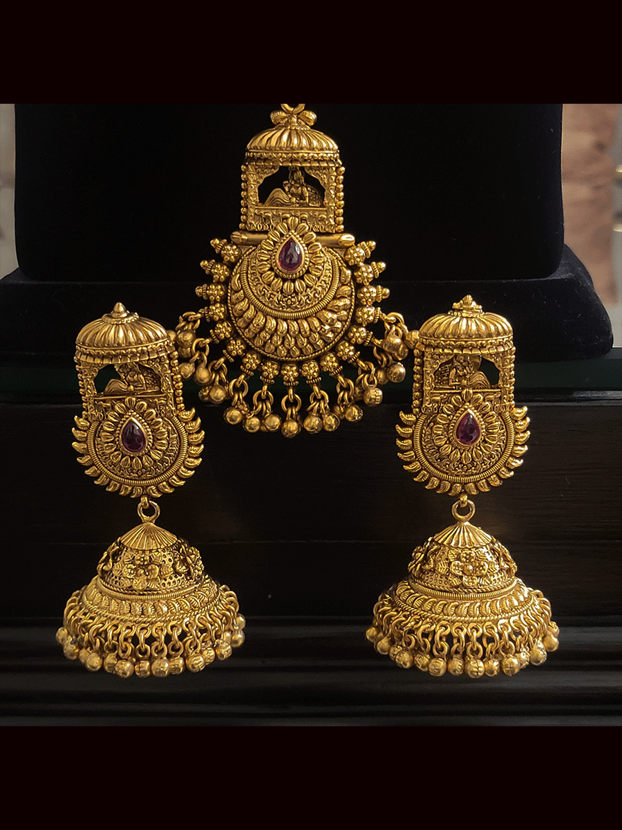 Beautifully carved doll,baraat and varmala on broad ruby stone studded set with ghunghru lace