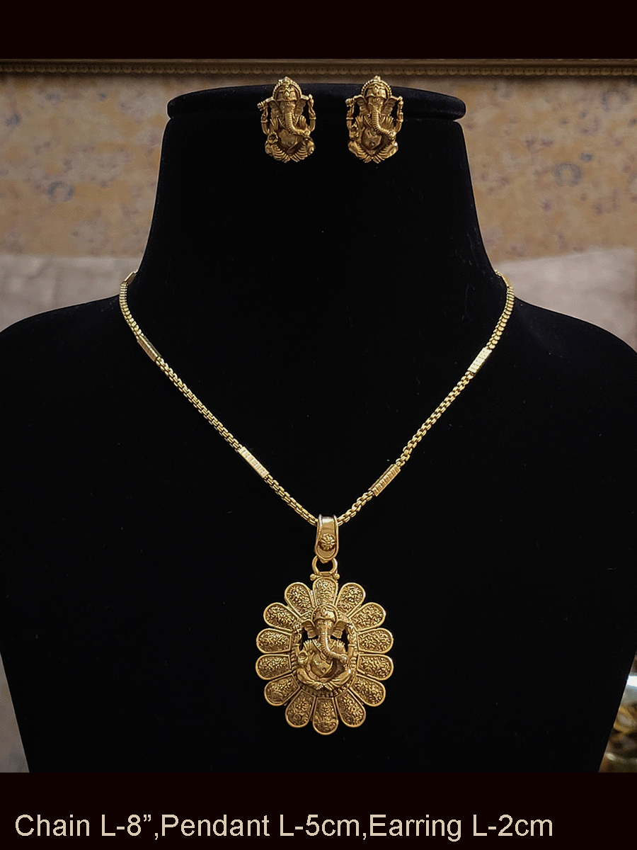 Flower design pendant set with ganpatiji motif