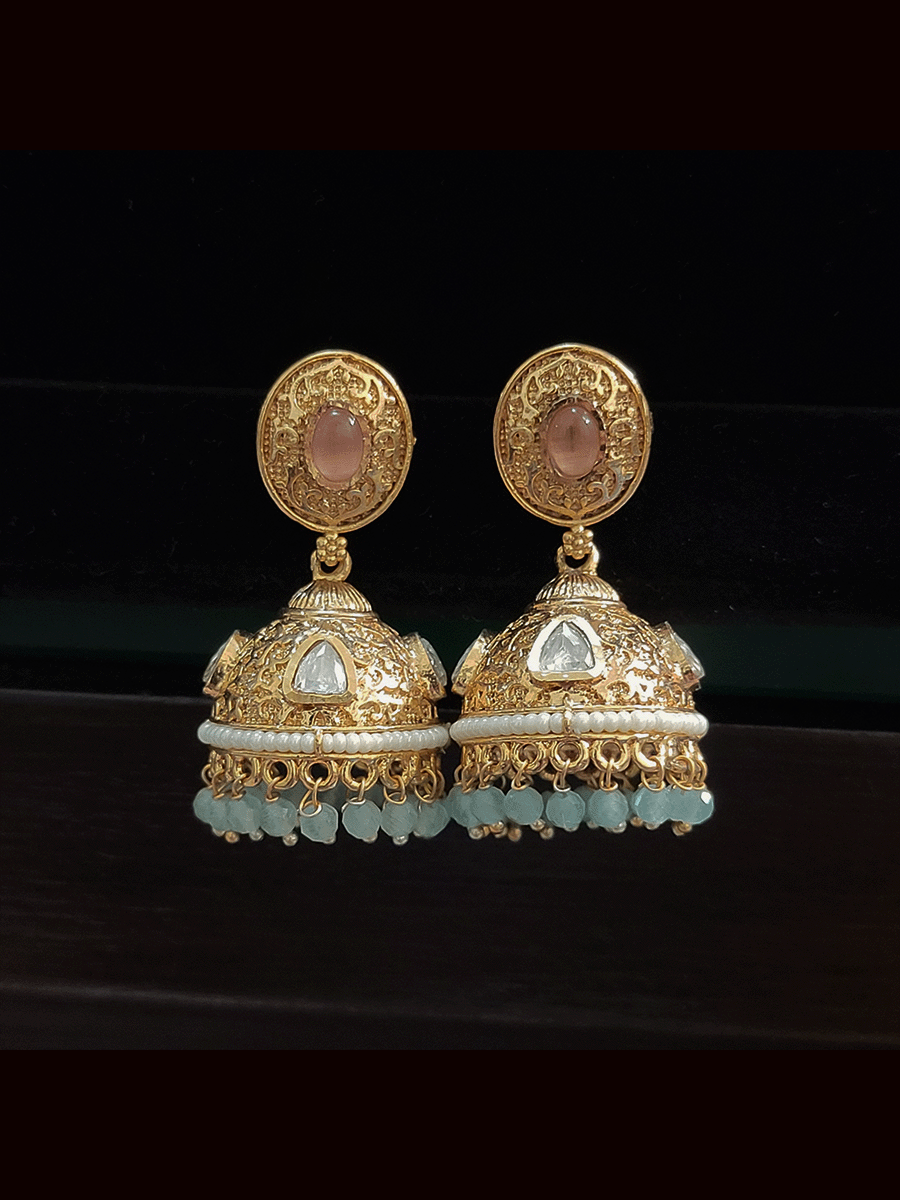 Oval kundan tukdi with ruby stone center set with side cheed strings