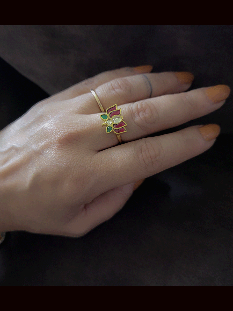 yellow gold jewellery ring design inspired by lotus leaf.