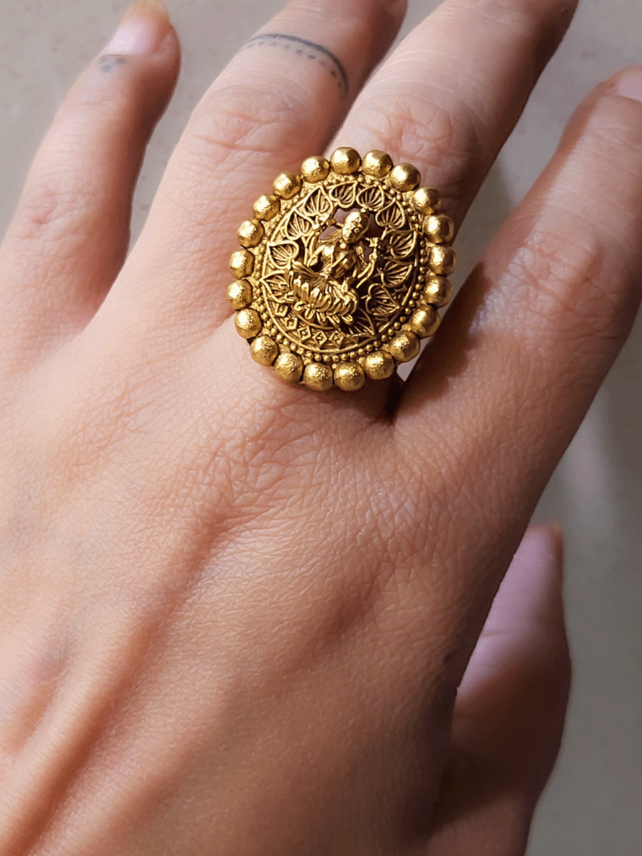 Oval laxmiji adjustable ring with leaf design and gold bead lace