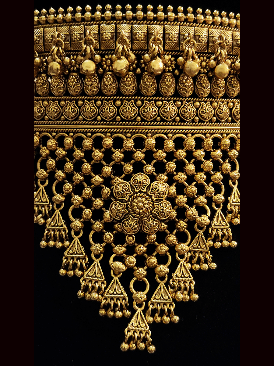 Flower on mesh design gold plated rajputi choker set with leaf design and ghunghru hangings