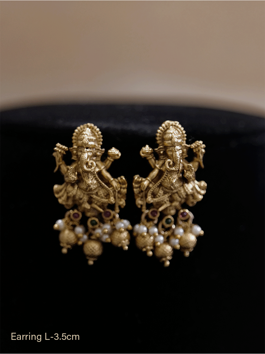 Eminent Gold Women Casting Earring