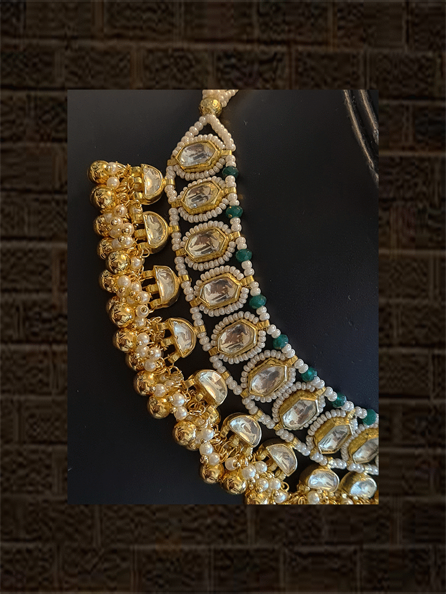 Side cheed strings hexagonal stone and kundan studded set with ghunghru cluster hangings - Odara Jewellery