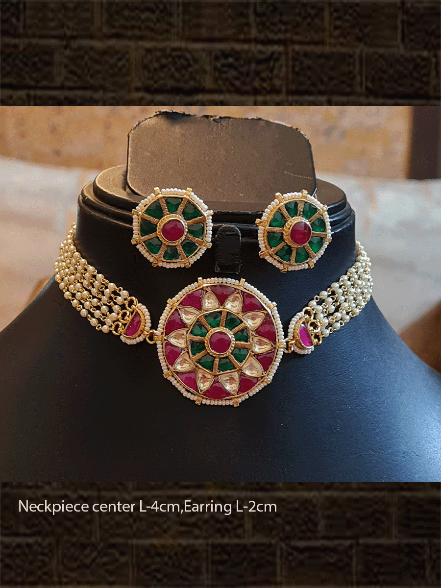 Rani and green pacchi kundan chik set with side pearl strings - Odara Jewellery