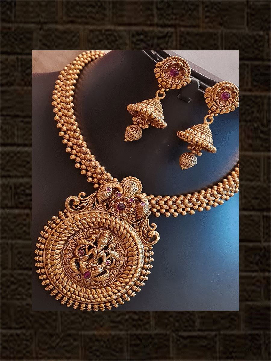 Laxmiji motif bold pendant set with woven gold beaded string - Odara Jewellery